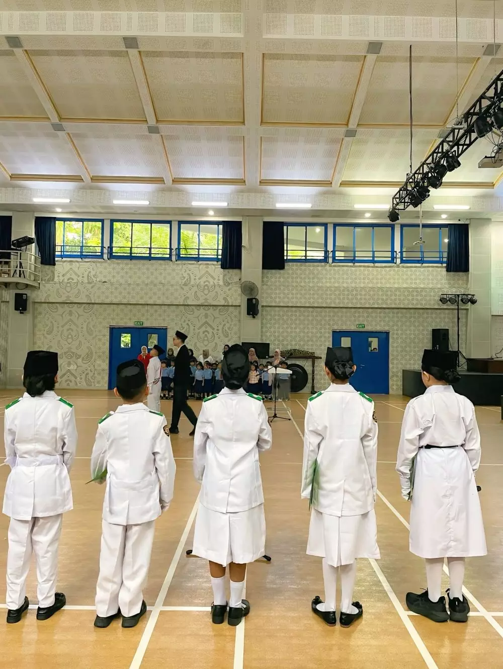 Arsy Hermansyah jadi petugas upacara © Instagram Arsy Hermansyah jadi petugas upacara © Instagram