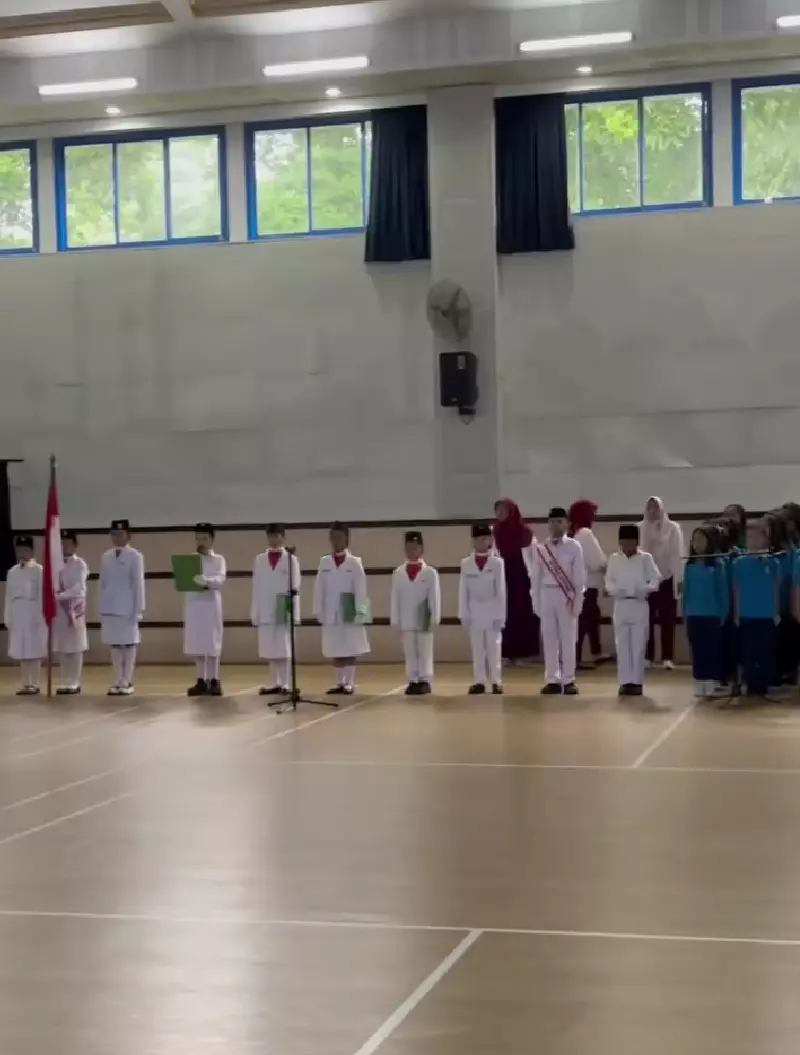 Arsy Hermansyah jadi petugas upacara © Instagram Arsy Hermansyah jadi petugas upacara © Instagram