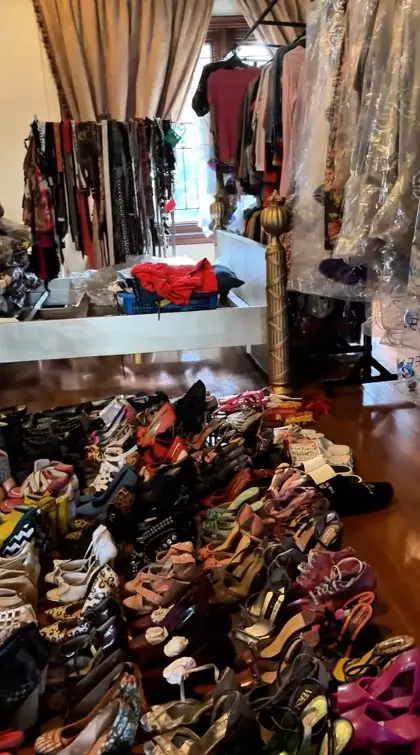 walk in closet penyanyi Sania © TikTok walk in closet penyanyi Sania © TikTok