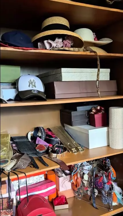 walk in closet penyanyi Sania © TikTok walk in closet penyanyi Sania © TikTok