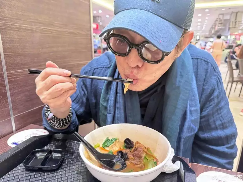 Jet Li terbaring di rumah sakit © Douyin