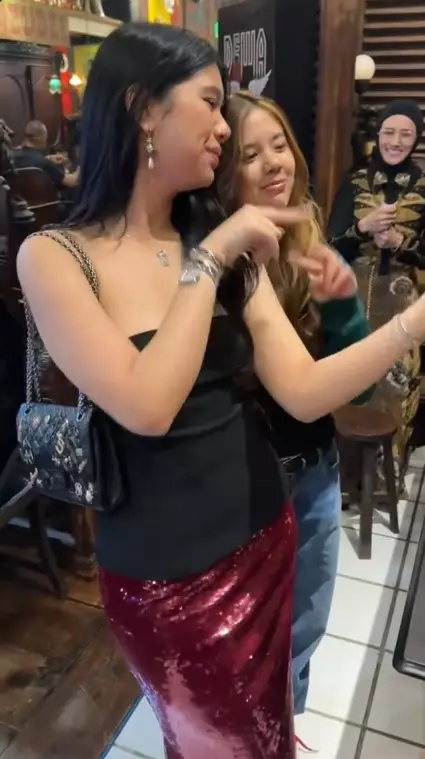 Shafeaa Ahmad dan Almira akhirnya bertemu © TikTok Shafeaa Ahmad dan Almira akhirnya bertemu © TikTok