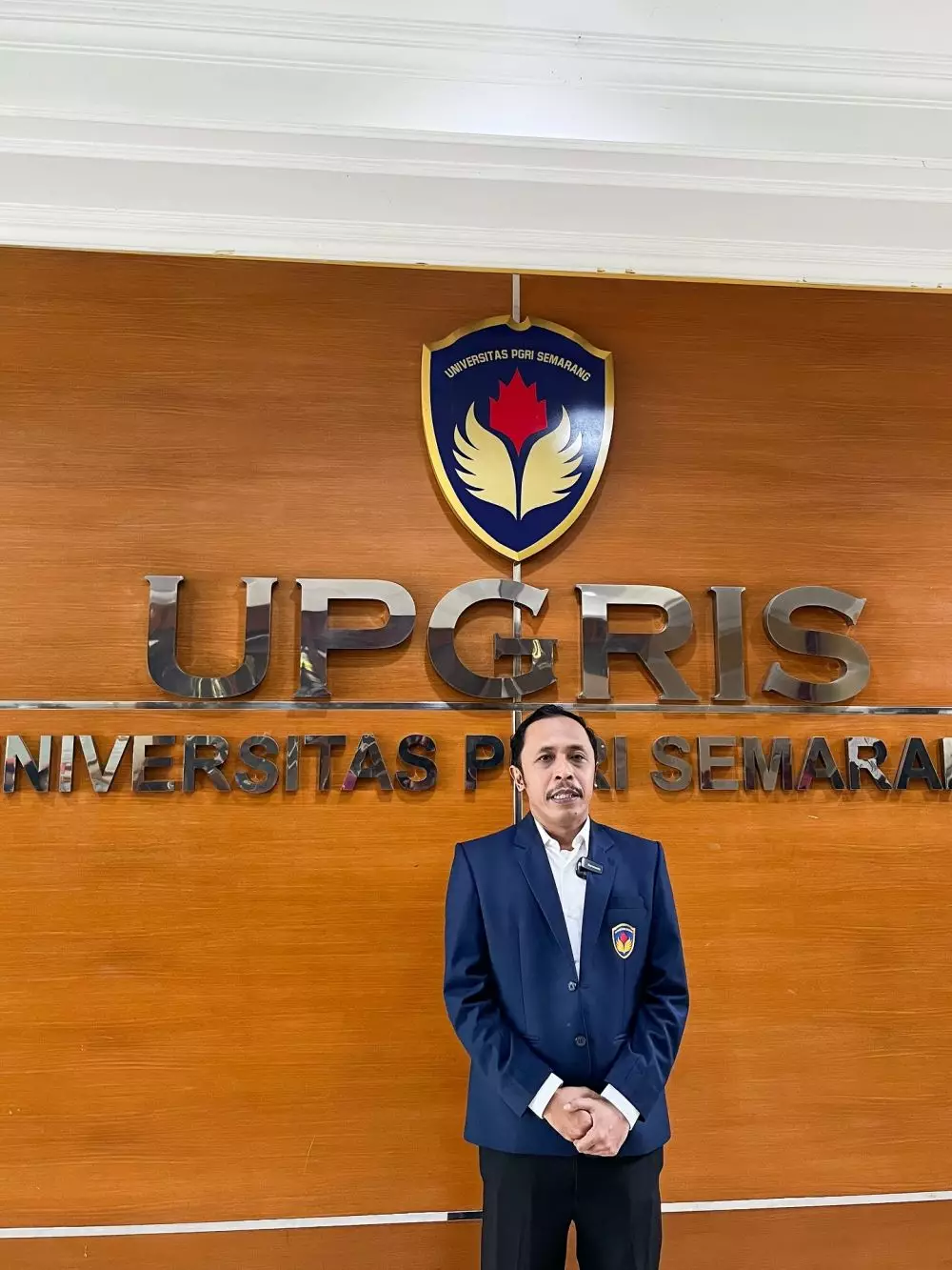 Furry Setya lulus sidang skripsi © Instagram