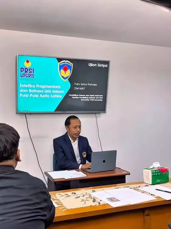 Furry Setya lulus sidang skripsi © Instagram