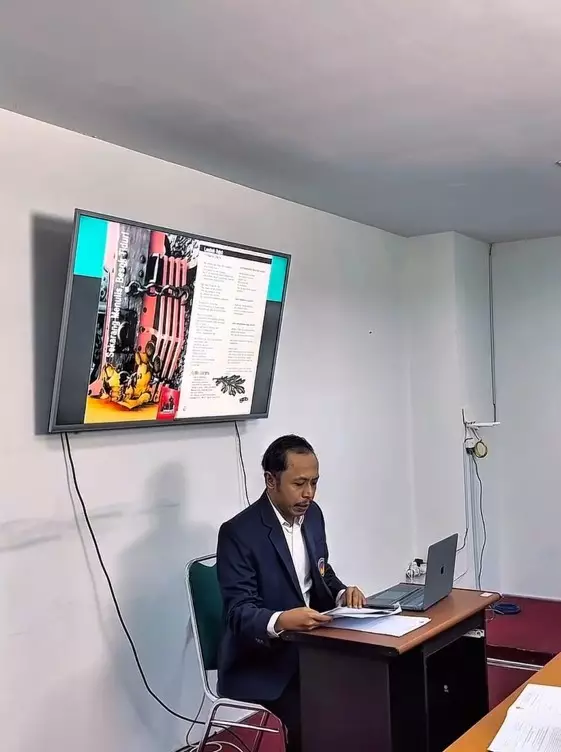 Furry Setya lulus sidang skripsi © Instagram