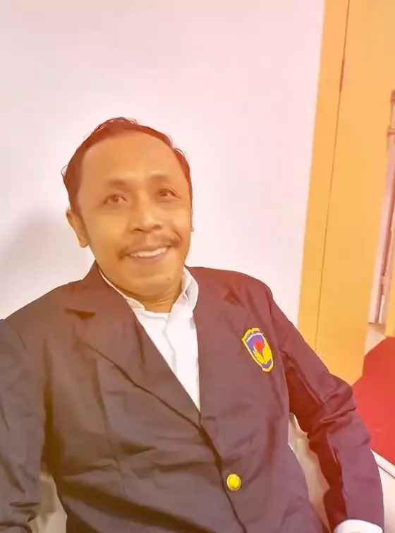 Furry Setya lulus sidang skripsi © Instagram