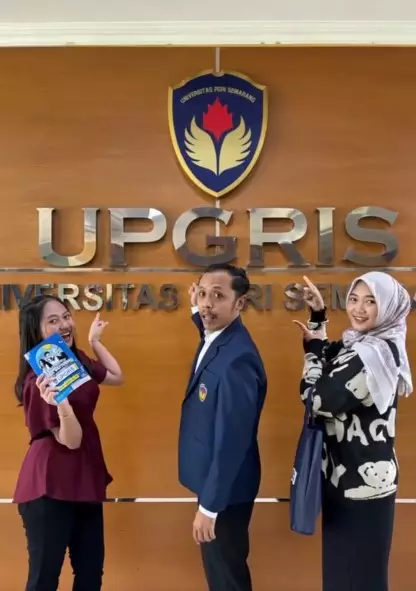 Furry Setya lulus sidang skripsi © Instagram