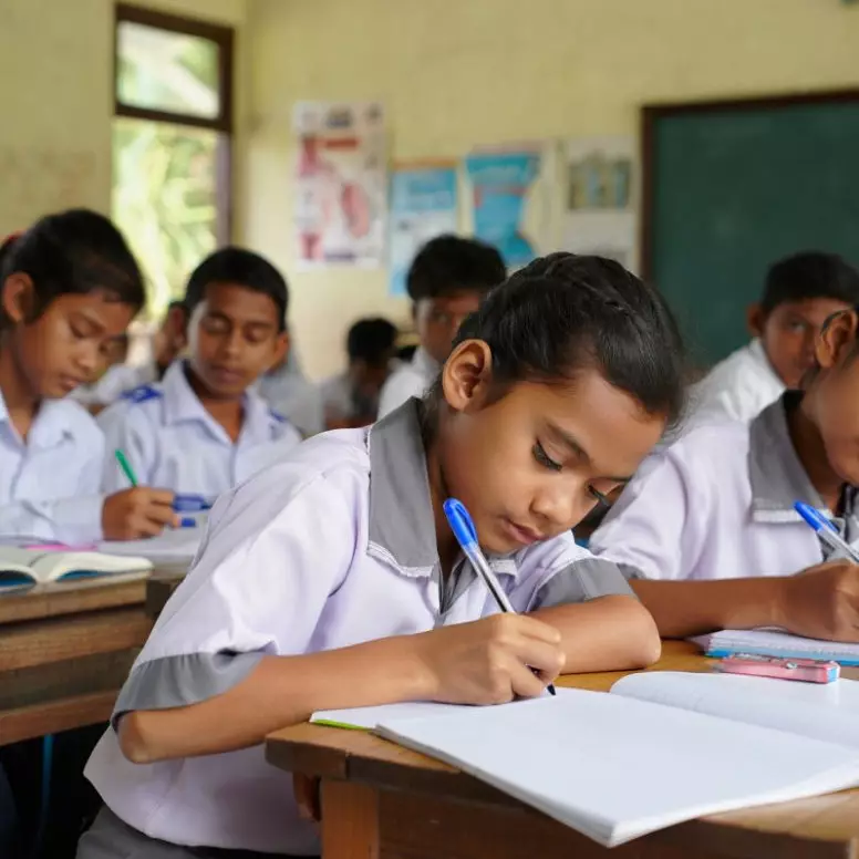 20 Contoh teks deskripsi hewan terbaru 2025 dalam bahasa Inggris lengkap dengan artinya