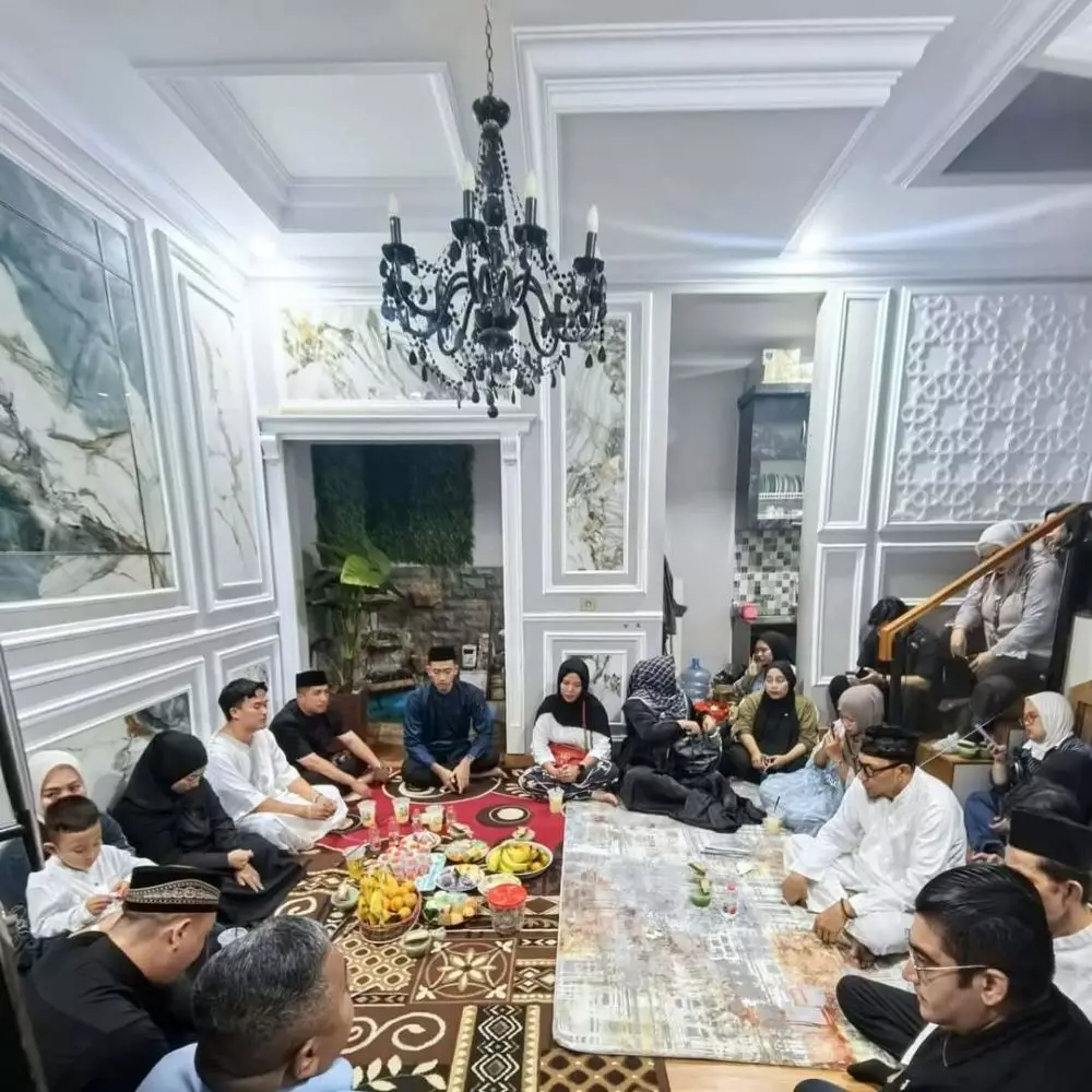 Tahlilan 7 hari Mpok Alpa © 2025 Instagram