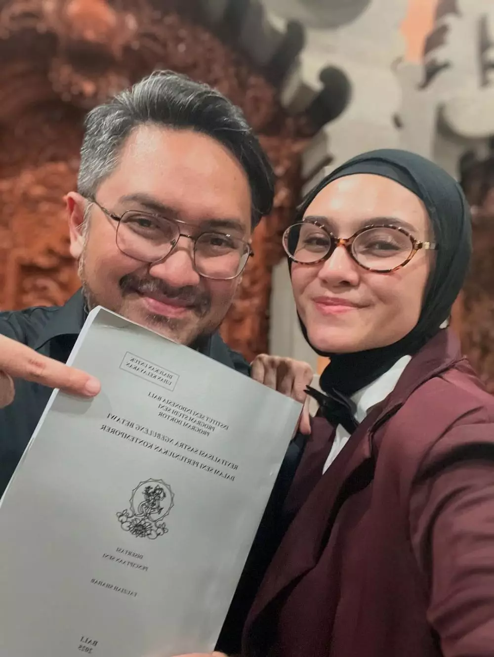 Zee Zee Shahab ujian kelayakan tesis S-3 © 2025 Instagram