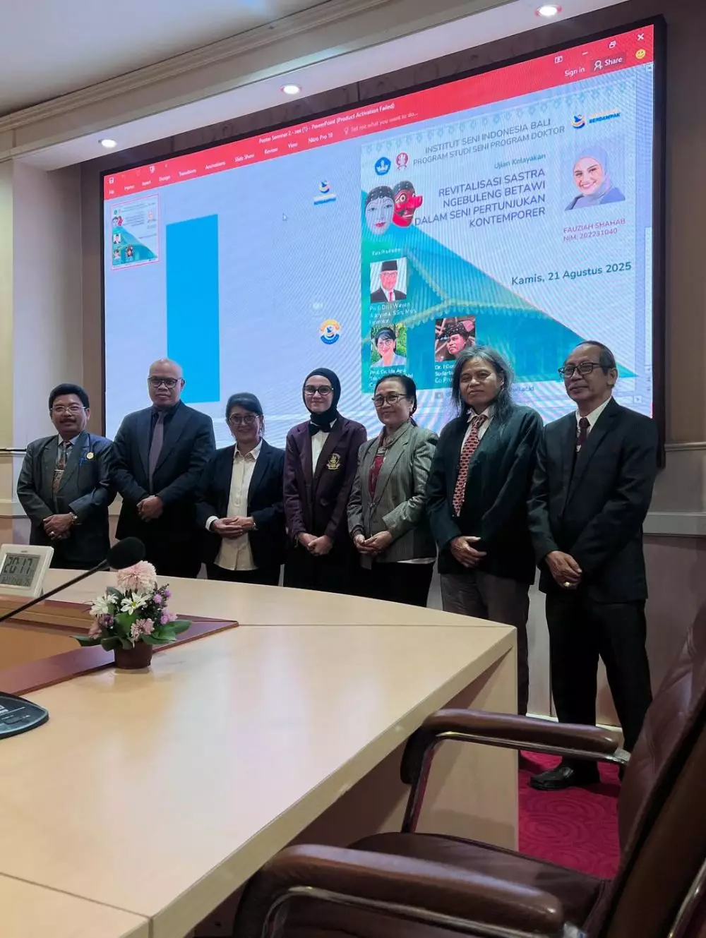 Zee Zee Shahab ujian kelayakan tesis S-3 © 2025 Instagram