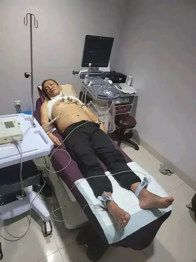 wamenaker immanuel ebenezer pakai alat rekam jantung © 2025 brilio.net