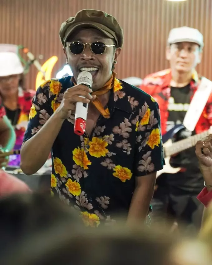 Cerita Furry Setya jadi jangkrik di iklan © berbagai sumber Cerita Furry Setya jadi jangkrik di iklan © berbagai sumber