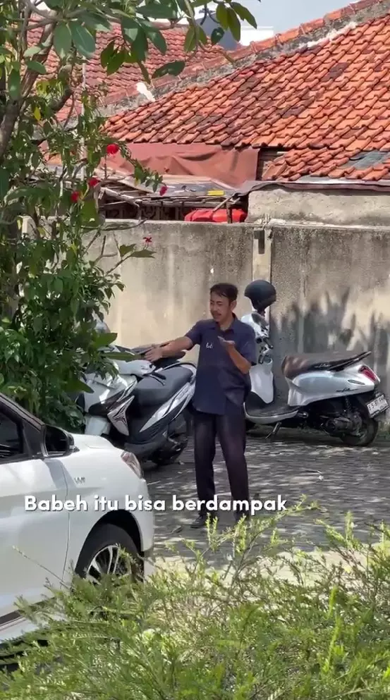 Zaskia Adya Mecca beri hadiah umroh ke satpam © TikTok Zaskia Adya Mecca beri hadiah umroh ke satpam © TikTok