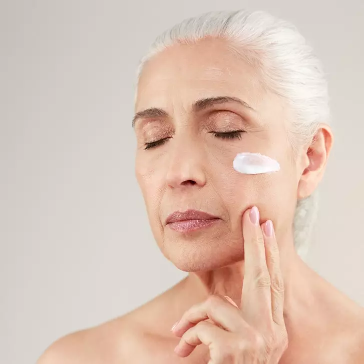 10 Pelembap untuk menghilangkan garis halus kerutan di bawah Rp 100 ribu