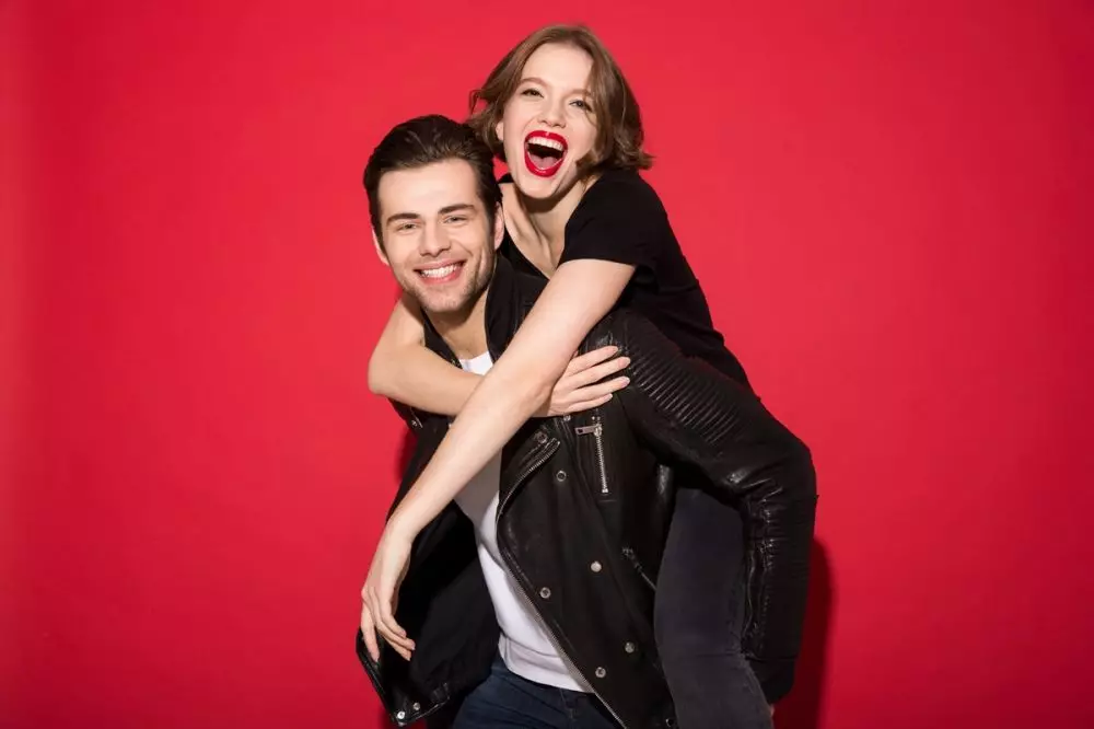 100 Kata-kata gombalan lucu romantis bikin pasangan salting dan baper © 2025 brilio.net