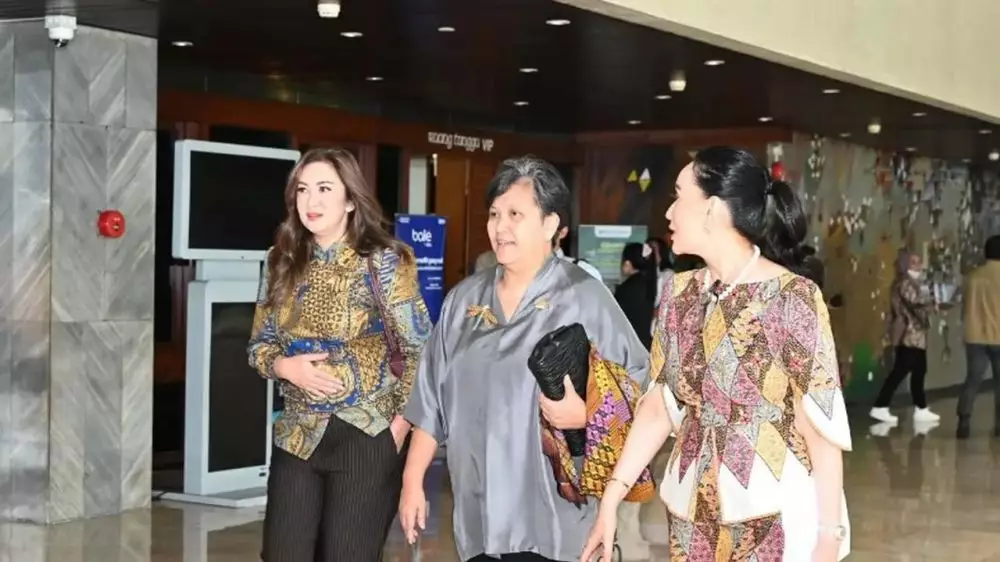 nafa urbach tenteng tas 80 juta saat kerja di dpr © 2025 brilio.net