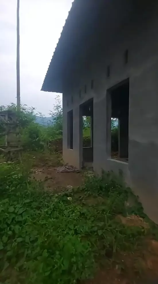 musala Nia penjual gorengan kini mangkrak © berbagai sumber musala Nia penjual gorengan kini mangkrak © berbagai sumber