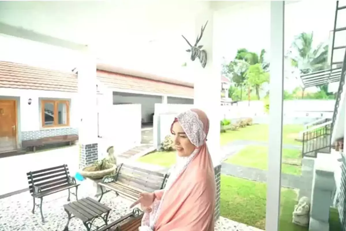 Berdiri di atas lahan seluas 6.000 meter persegi, begini 6 potret halaman rumah Pasha Ungu