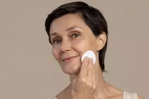 9 Toner untuk menghilangkan garis halus kerutan di bawah Rp 100 ribu