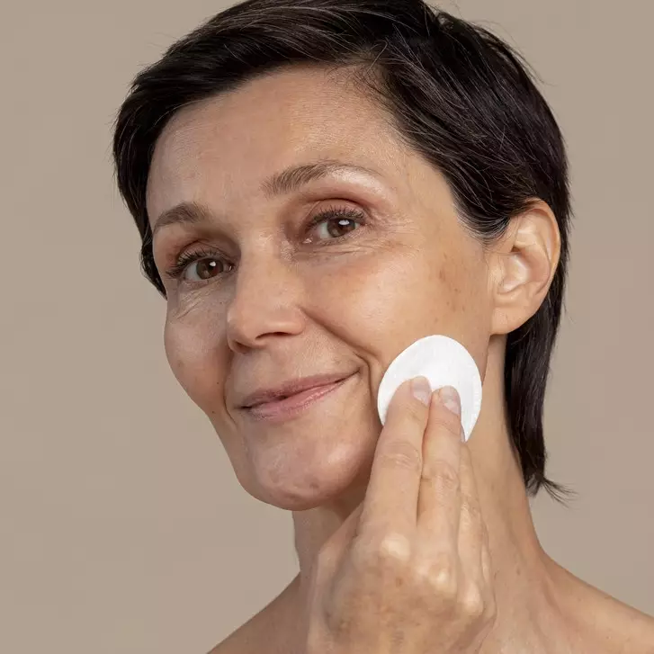 9 Toner untuk menghilangkan garis halus kerutan di bawah Rp 100 ribu