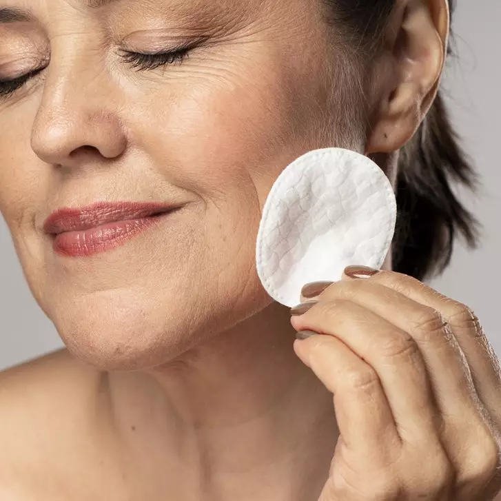 10 Pembersih wajah untuk menghilangkan kerutan harga di bawah Rp 100 ribu