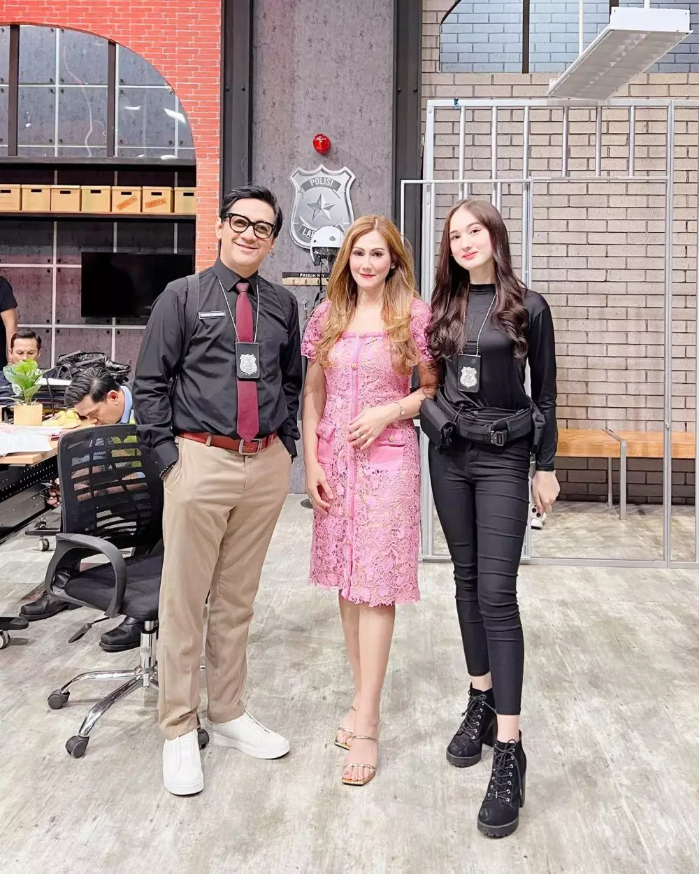 potret kompak laura moane dan ibu bak kakak adik © instagram