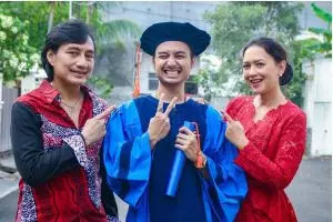 Tetap kompak usai 13 tahun cerai, ini 11 potret kebersamaan Ira Wibowo dan Katon Bagaskara