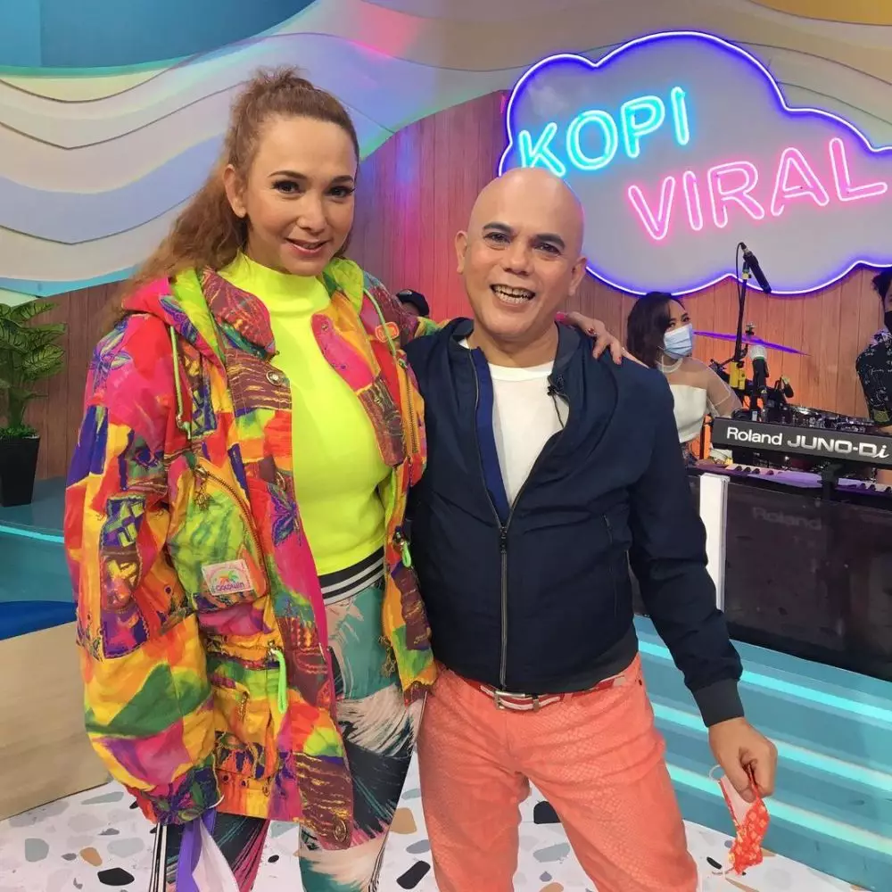 potret kebersamaan Ozi Syahputra dan Kiki Fatmala © berbagai sumber potret kebersamaan Ozi Syahputra dan Kiki Fatmala © berbagai sumber