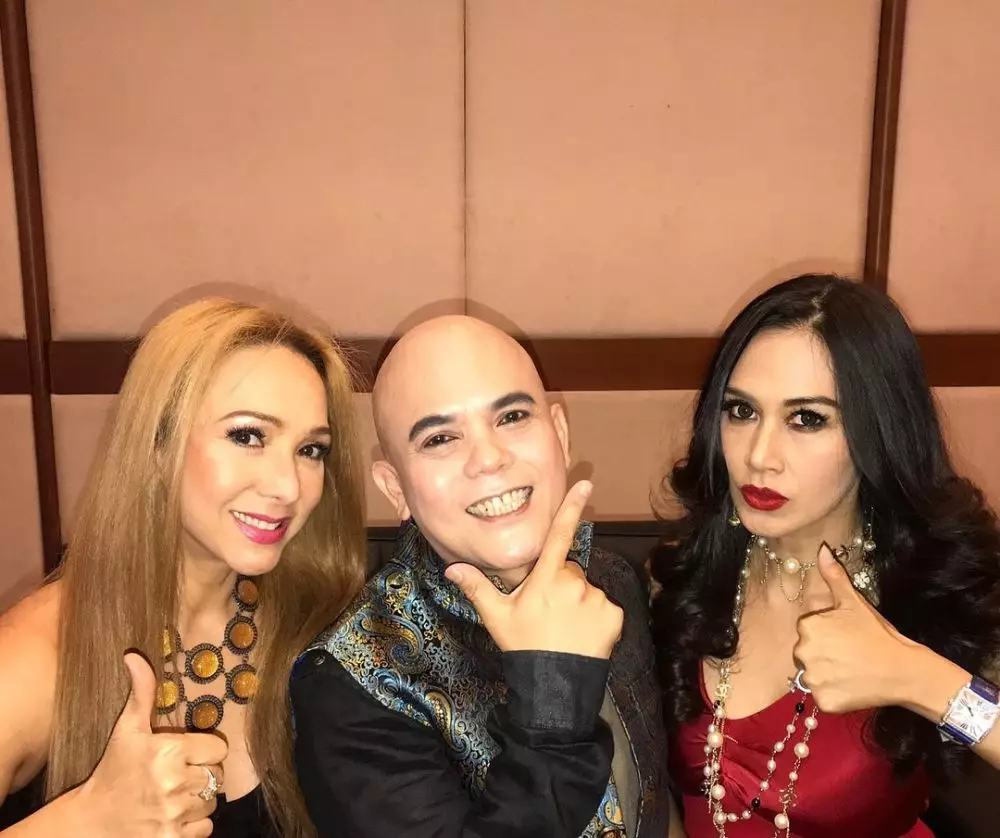 potret kebersamaan Ozi Syahputra dan Kiki Fatmala © berbagai sumber potret kebersamaan Ozi Syahputra dan Kiki Fatmala © berbagai sumber