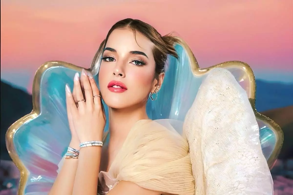 Pamer wajah dengan makeup glamor & bibir tebal, 7 potret Tasya Farasya ini disebut bak Kim Kardashian