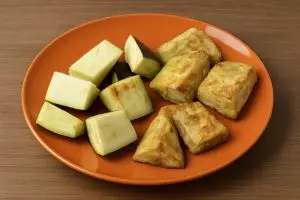 Eksperimen terong goreng anti serap minyak, cara bikin garing cuma tambah 1 bahan dapur ini