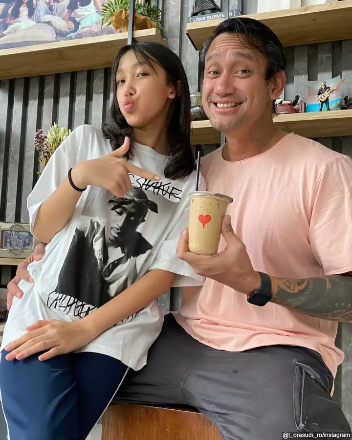 Tora Sudiro bareng kelima anaknya © Instagram Tora Sudiro bareng kelima anaknya © Instagram