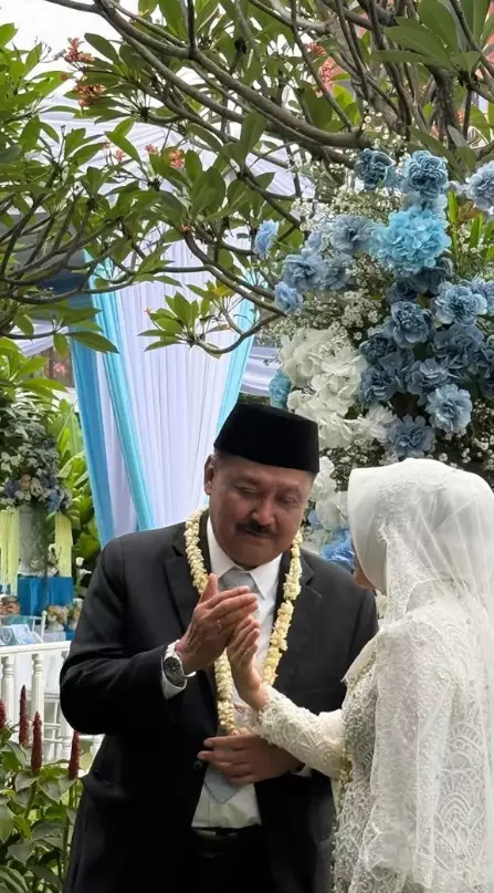 Ayudia Bing Slamet dampingi ibundanya menikah © Instagram Ayudia Bing Slamet dampingi ibundanya menikah © Instagram