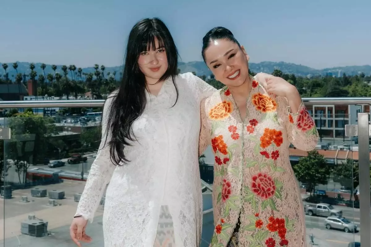 Sudah melepas putrinya ke jenjang pernikahan, ini 11 potret Titi DJ bareng Stephanie dulu hingga kini