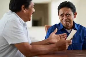 100 Pertanyaan jokes bapak-bapak paling unik dan lucu 2025, cerdas tapi absurd