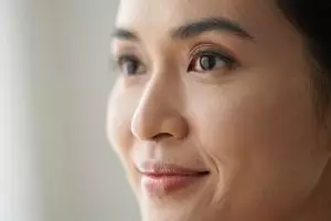 10 Serum pengencang wajah bebas kerutan untuk usia 30 tahun di bawah Rp 100 ribu