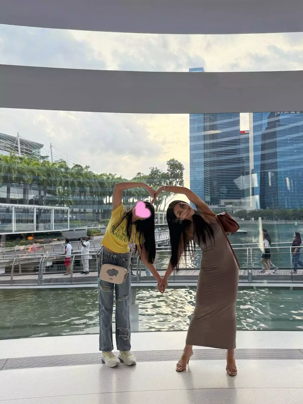 denada jalan bareng putrinya © 2025 Instagram denada jalan bareng putrinya © 2025 Instagram