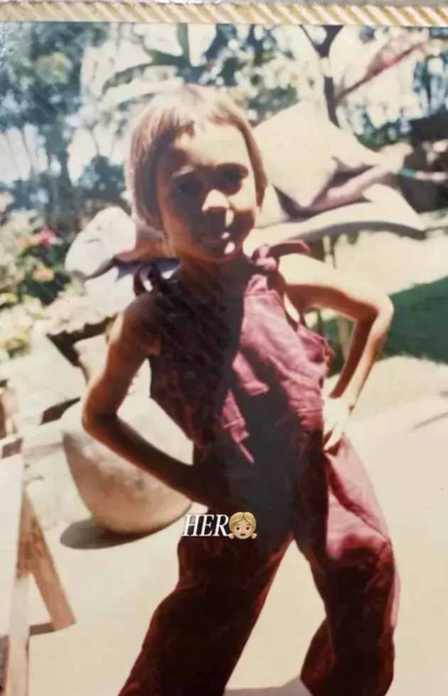 Pesona muda ibu 9 presenter ini memikat, ibunda Luna Maya dengan rambut cepaknya trendi © 2025 brilio.net