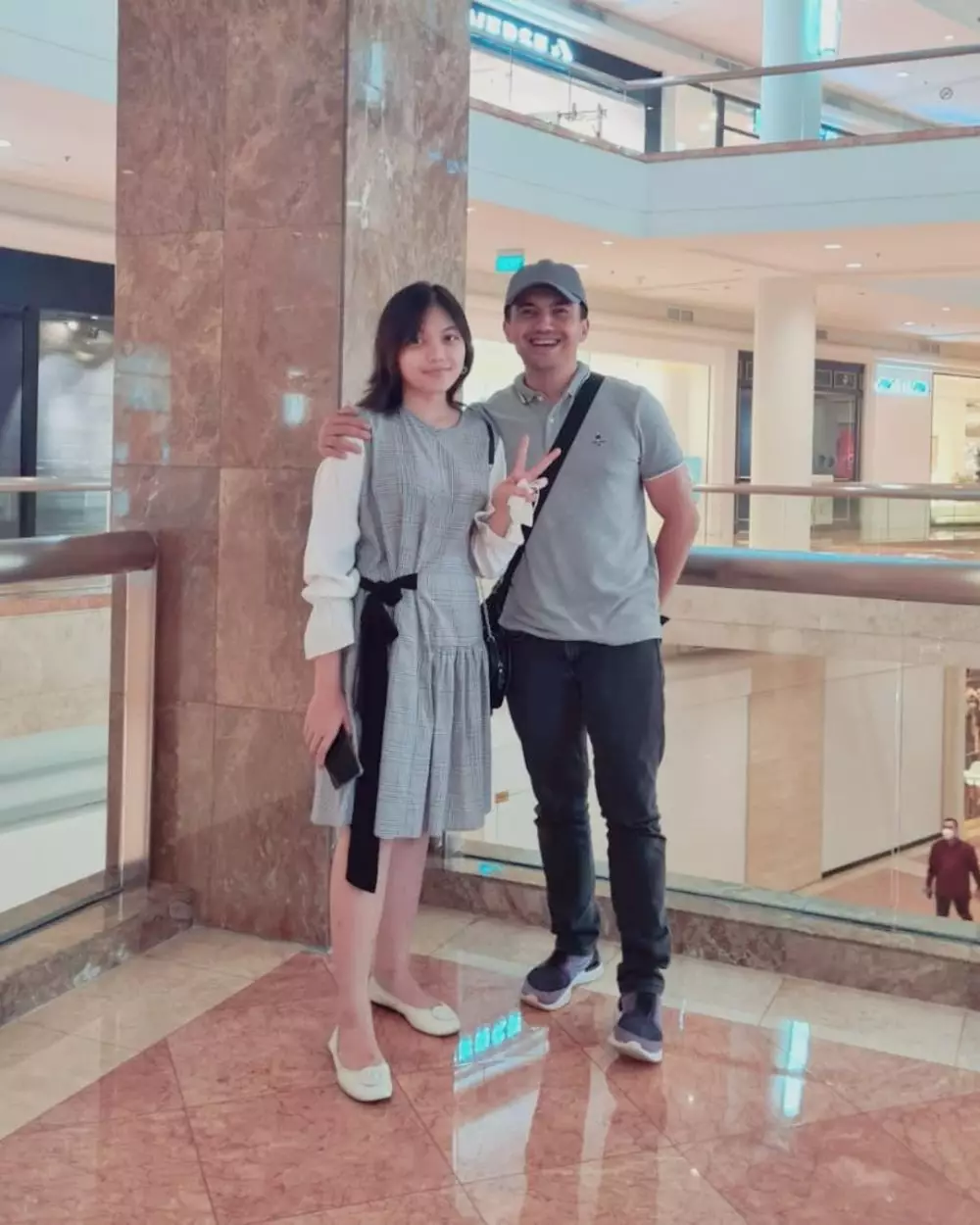 kebersamaan aktor dan anak perempuan © instagram