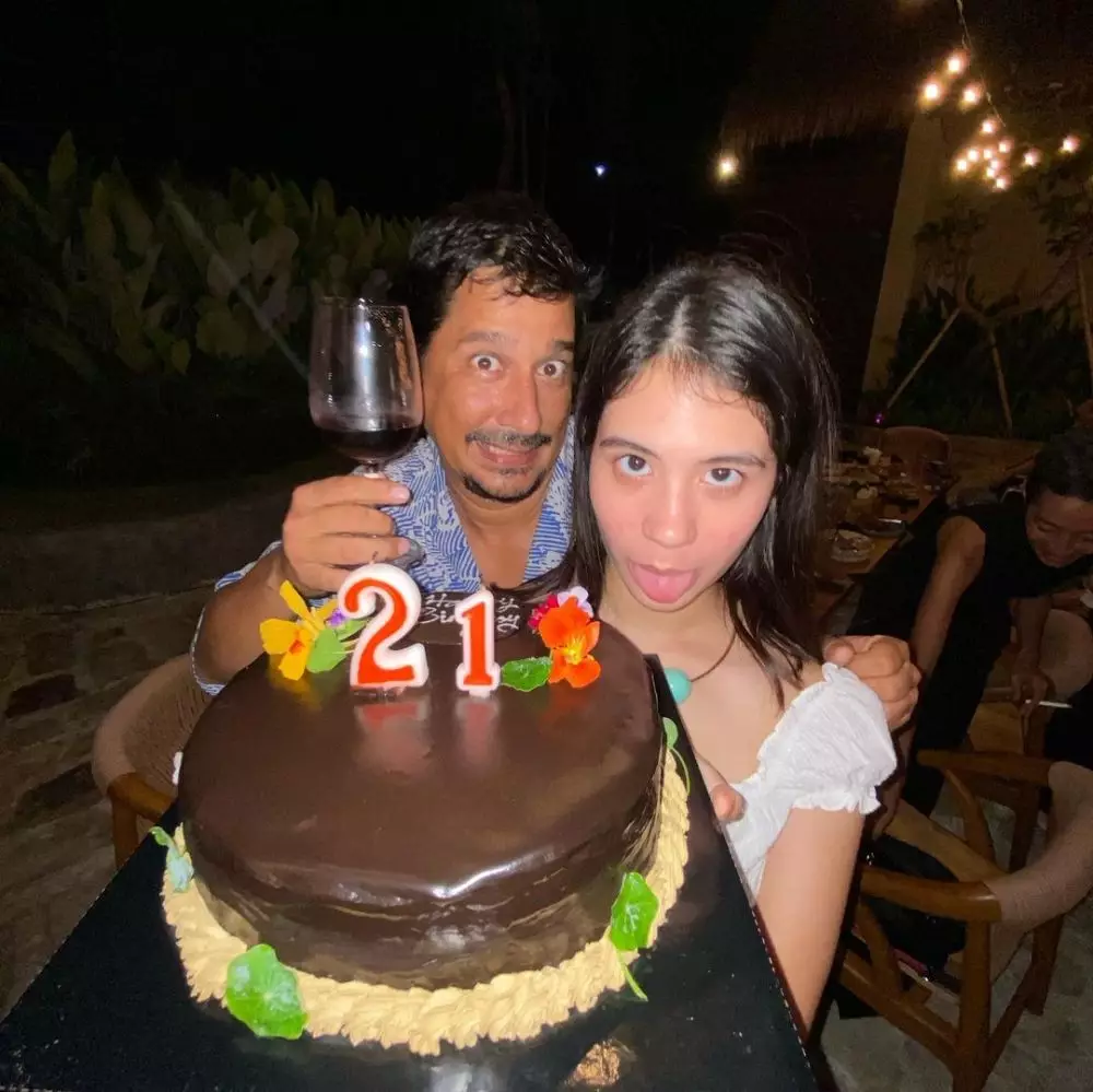 kebersamaan aktor dan anak perempuan © instagram