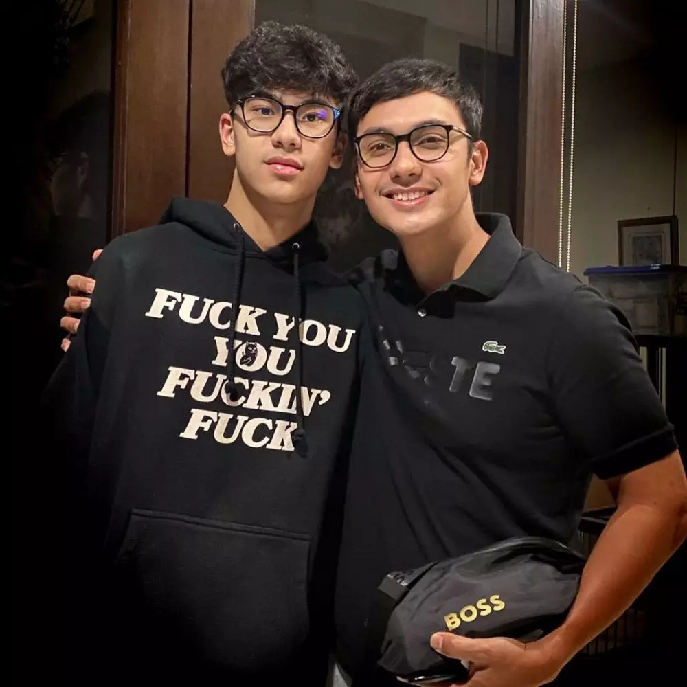 potret seleb bareng anak bak kembar © berbagai sumber  potret seleb bareng anak bak kembar © berbagai sumber
