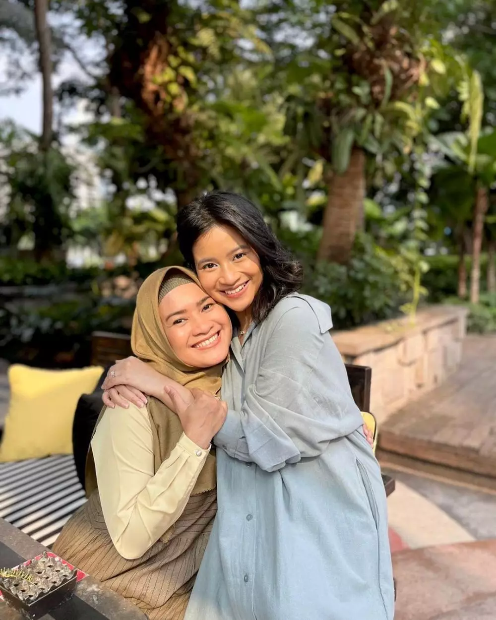potret seleb bareng anak bak kembar © berbagai sumber  potret seleb bareng anak bak kembar © berbagai sumber