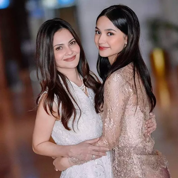 Potret 15 seleb sama anak yang sudah dewasa ini mirip pol, terbaru ada Denada dan putrinya Aisha