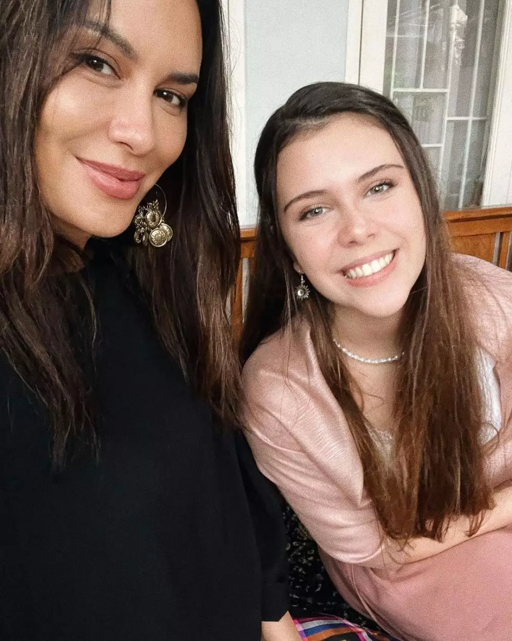 pesinetron dengan putrinya yang beranjak ABG © berbagai sumber pesinetron dengan putrinya yang beranjak ABG © berbagai sumber