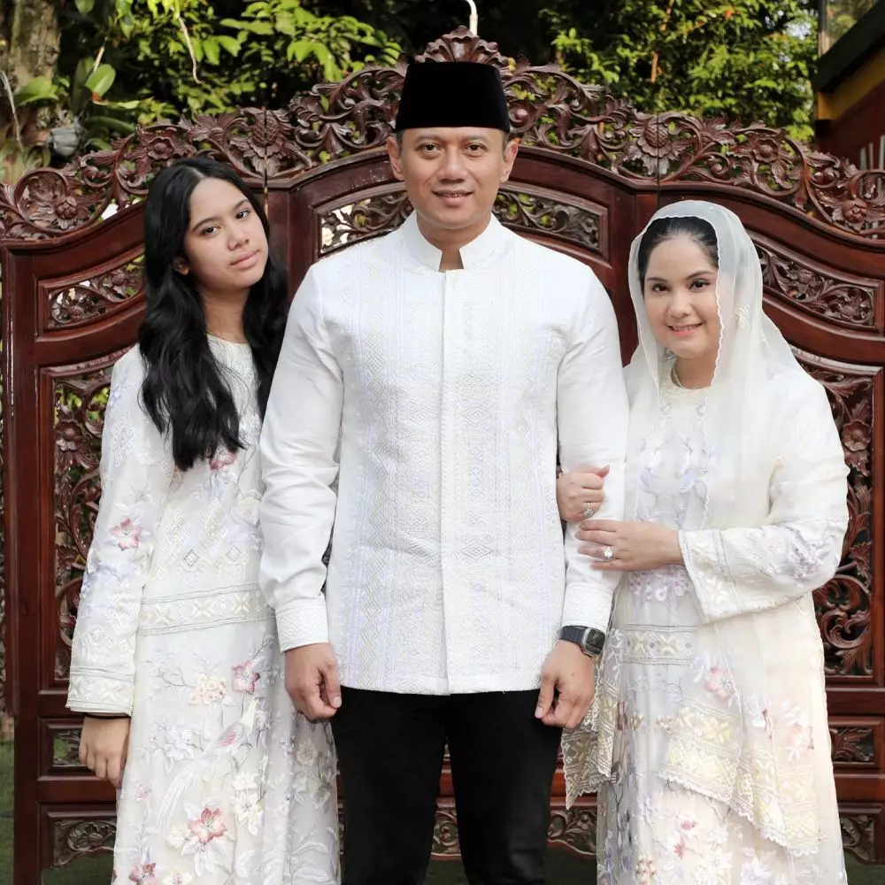 potret almira saat kenakan dress © instagram