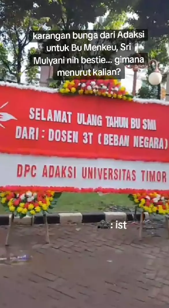 Sri Mulyani dapat karangan bunga protes © TikTok Sri Mulyani dapat karangan bunga protes © TikTok
