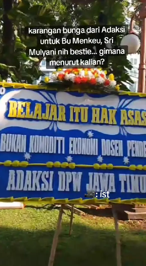 Sri Mulyani dapat karangan bunga protes © TikTok Sri Mulyani dapat karangan bunga protes © TikTok