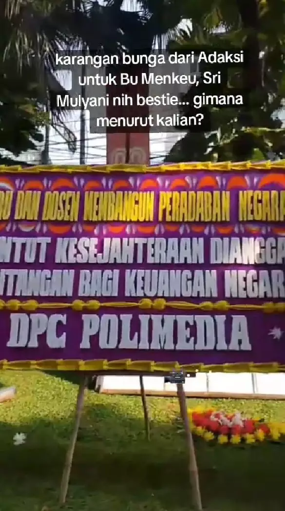 Sri Mulyani dapat karangan bunga protes © TikTok Sri Mulyani dapat karangan bunga protes © TikTok