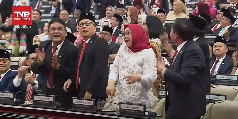 Indro Warkop tanggapi aksi anggota DPR joget © berbagai sumber